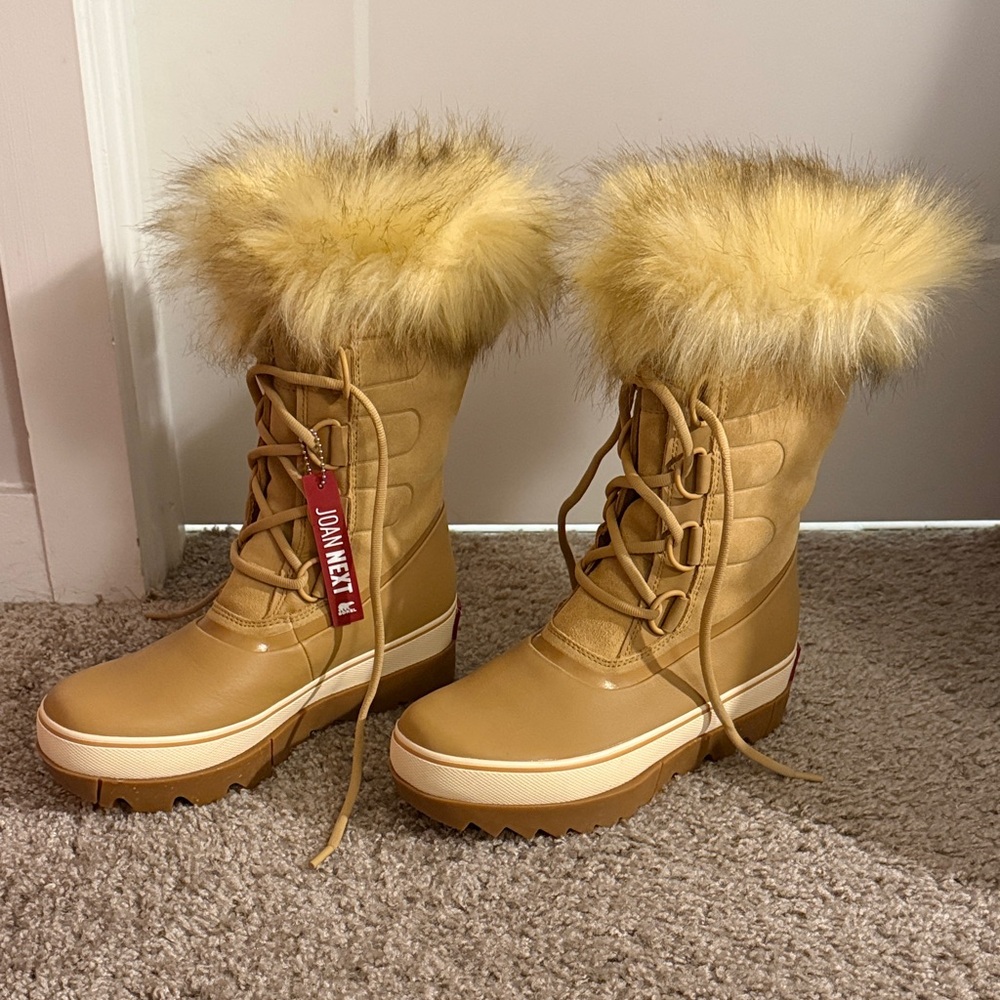 NWOT Sorel Joan of Arctic Fur-Lined Winter Boots